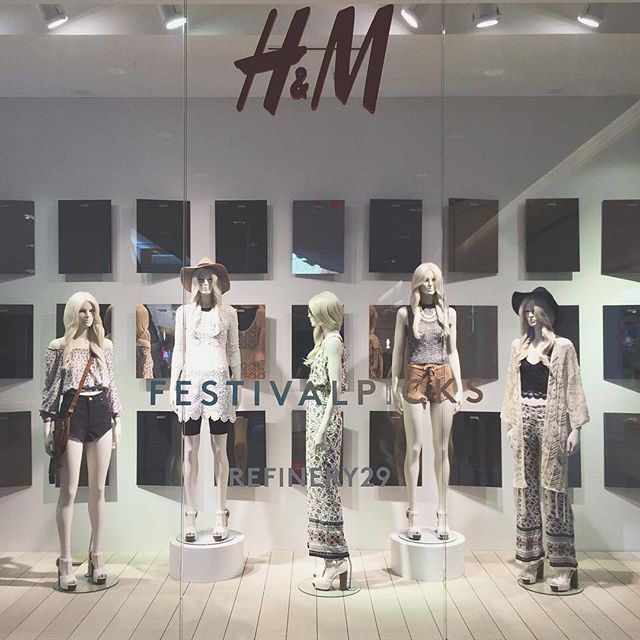 H&M window display