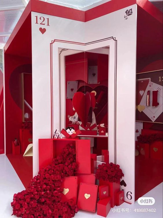 Valentine’s Day Window Display Ideas For Your Retail Business